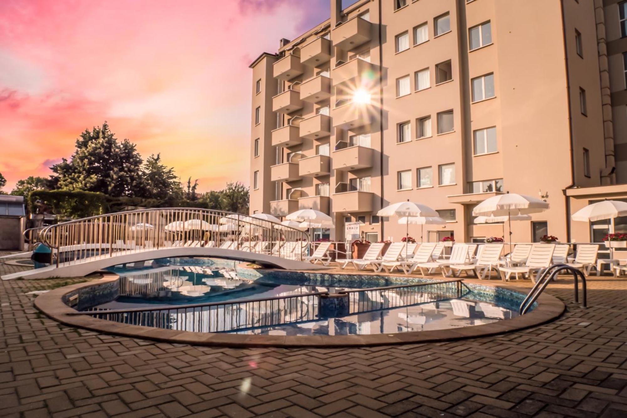 Aurora 3*